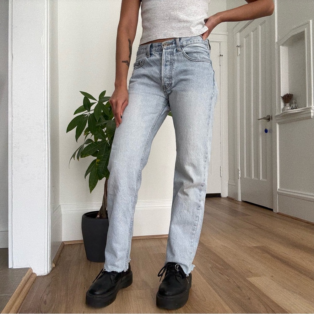 Brandy Melville Light Wash Raw Hem Straight Leg Distressed Jeans